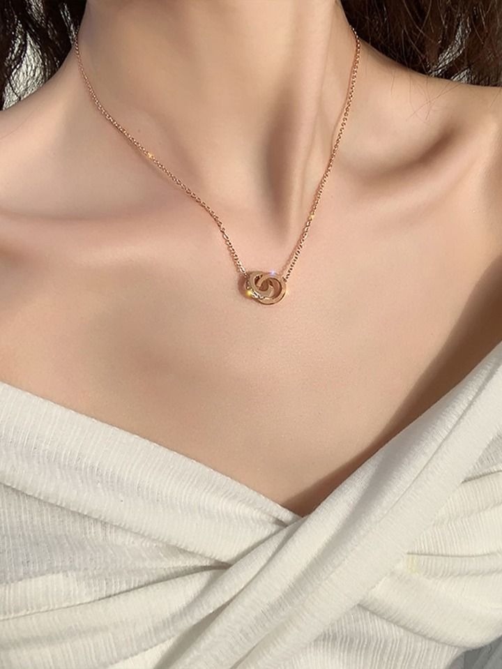 Cách chọn phụ kiện theo tone da & tính cách diện Tết cực chuẩn